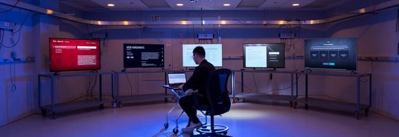 Teátrális környezetben zajlik a tesztelés