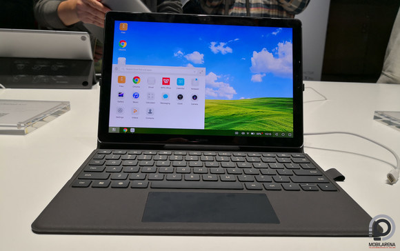 Dokkolva a MediaPad M5 10 - figyeljük meg az ízléses WinXP háttérképet