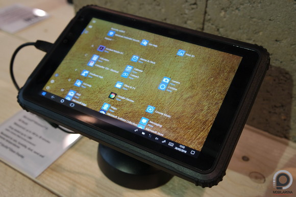 Windows 10-zel fut a táblagép