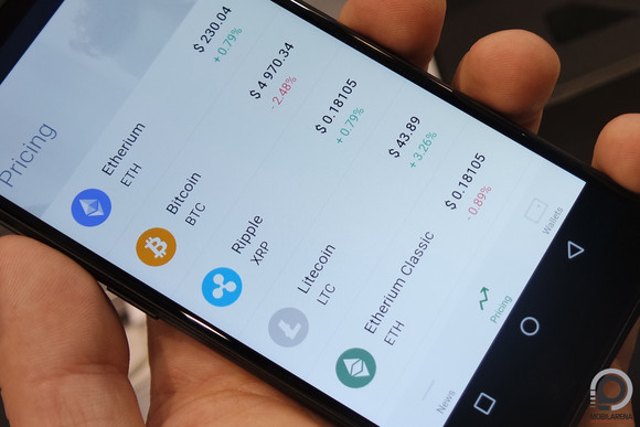 Több pénztárcát is képes kezelni a rendszer, természetesen követhetjük az árfolyamokat is