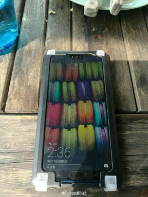 A Honor View 10 állítólagos prototípusa. A notchot a vastag tok se takarhatja ki
