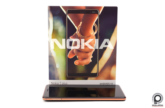 A Nokia 7 Plus és a doboza