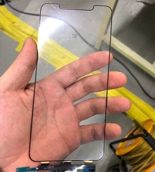 Ez volna az iPhone Xs Plus előlapi védőüvege?
