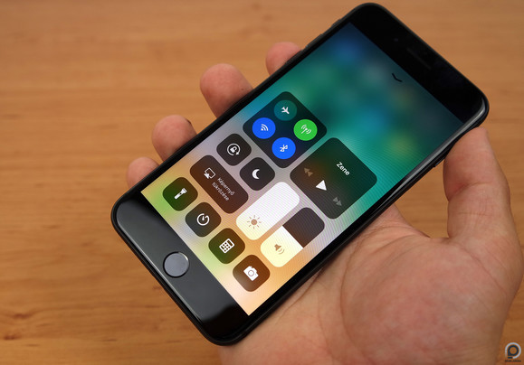 Elvileg ekkora lesz az iPhone X Plus, csak 6,5 hüvelykes panellel.