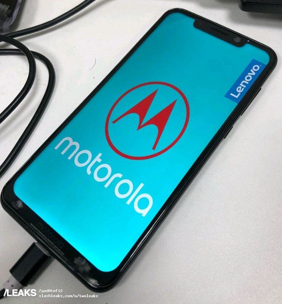 A Moto One Power élőképen