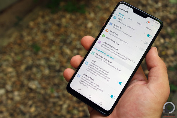 A betüremkedés már a 2018-as csúcsmobilok többségének védjegye