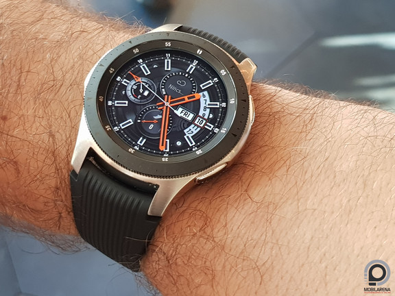 Az én karomon a nagyobb, 42 milliméteres verzió látható