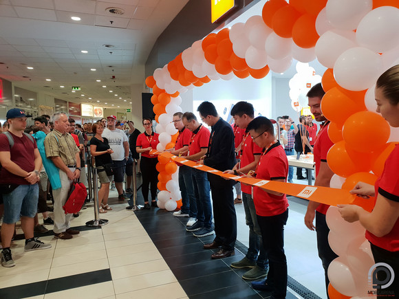 A megnyitás pillanata