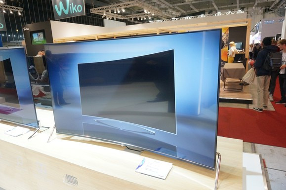 Changhong Q5E hajlított tv