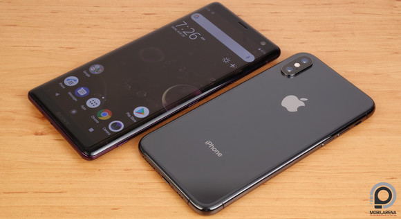 A Sony Xperia XZ3 társaságában