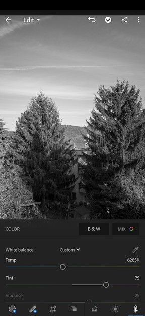 Az Adobe Lightroom CC is felkínálja a DNG RAW fotók kezelését a telefonon