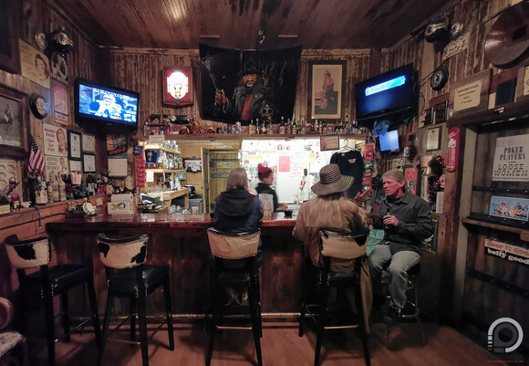 Szűkös, füstös és sötét, mégis jól éreztük magunkat Beatty egyik bárjában