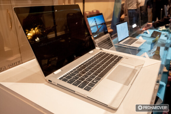 HP EliteBook x360 830 G5 - oldalról, bekapcsolt Sure View-al