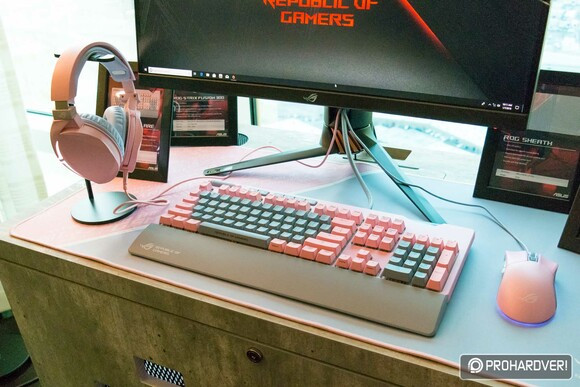 Az ASUS ROG Strix Flare tasztatúra igazán férfias PNK verziója