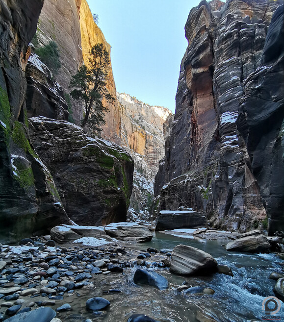 Gyakran igen változatos a táj, máskor csak sziklafalak mindenütt