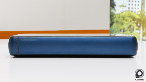 Állítólag mindössze 18 milliméter vastag, de többnek tűnik