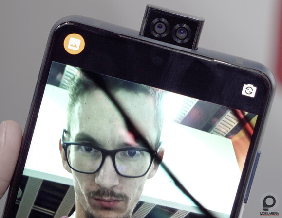 Itt épp Tech2 Laci szuggerálja a front kamerákat