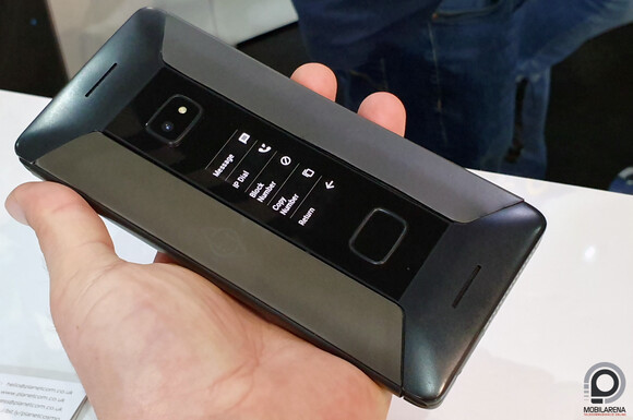 Kézbe vehettük, de ki még nem nyithattuk az újdonságot