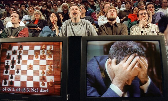 1997-ben Gary Kasparovot elverte az IBM Deep Blue szuperszámítógépe sakkban