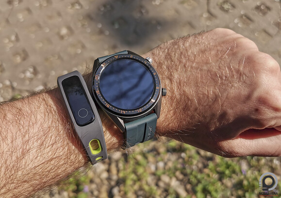 A Honor Band4 Running a Huawei Watch GT mellett szinte eltörpül