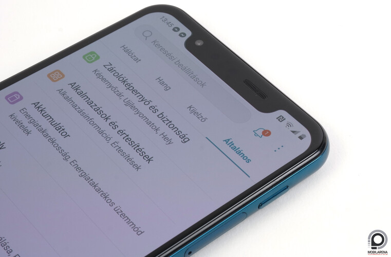 Széles a notch, persze jutott bele egy ToF kamera