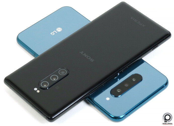 A G8S ThinQ-n a Sony Xperia 1 fekszik
