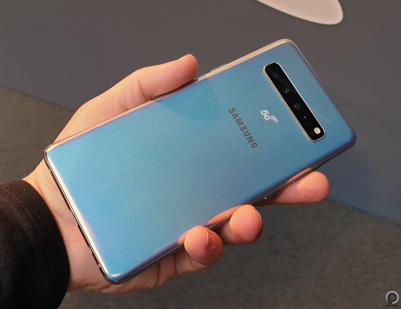 A Samsung az OLED panelek mellett a jövőben a modemek leszállításából is kiveheti a részétét