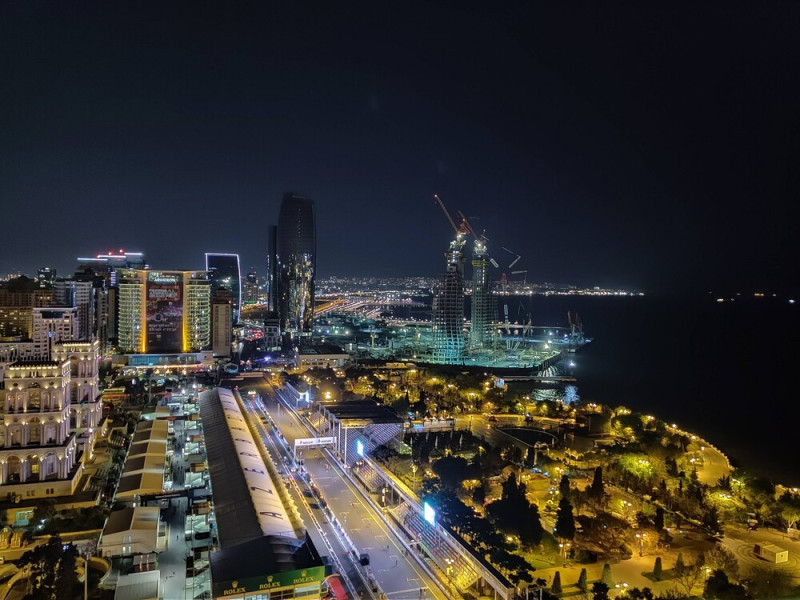 Éjjeli felvétel a OnePlus 7 Pro 48 megapixeles főkamerájával