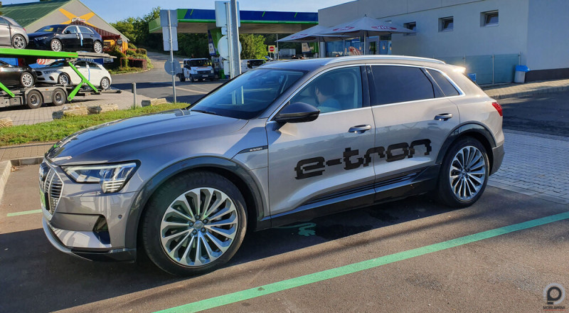 Az Audi e-tron 150 kW-os töltést tud felvenni