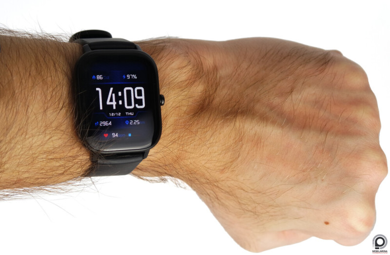 Az Amazfit GTS férficsuklón