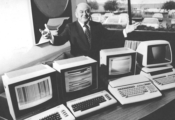 Tramiel a Commodore alapítójaként szállt be a számítógép-bizniszbe, de amikor kitúrták cégéből, felvásárolta az akkor épp csődben levő Atarit, és mindent megtett, hogy egykori vállalatának keresztbe tegyen
