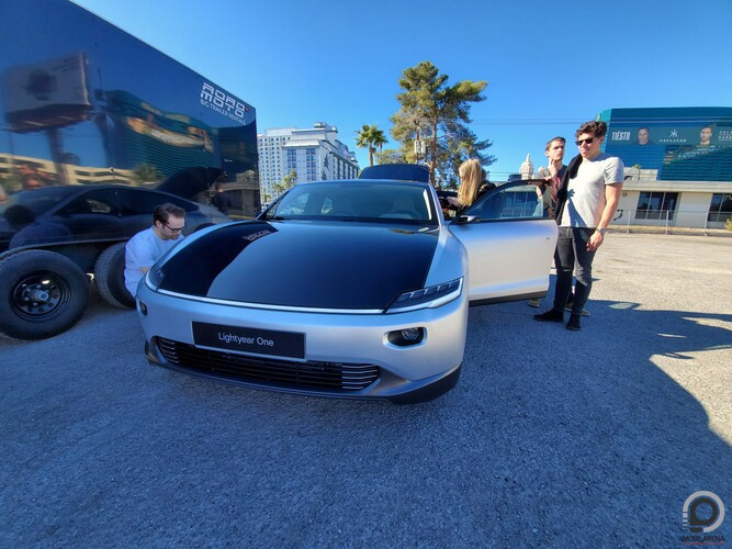 Az autó és néhány fejlesztőmérnöke