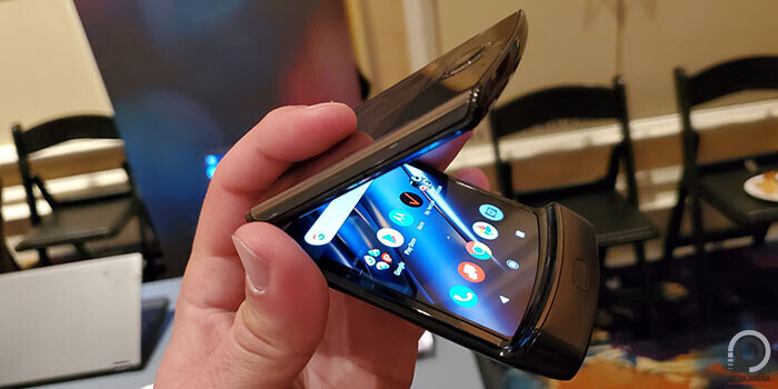 A Motorla Razr feketében