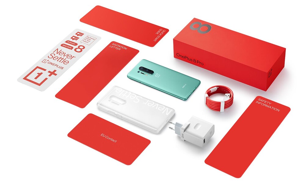 A OnePlus 8 Pro csomagolása, a promócióban mellé járó kiegészítők nélkül