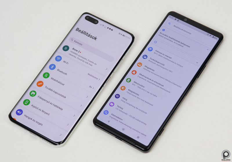 A Huawei P40 Pro az Xperia 1 II mellett