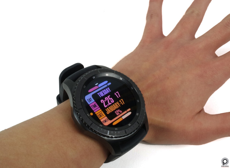 A rozsdamentes acél Gear S3 "picit" nagy volt.