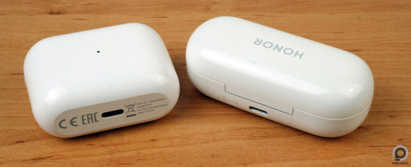 Balra a Choice, jobbra a Magic Earbuds