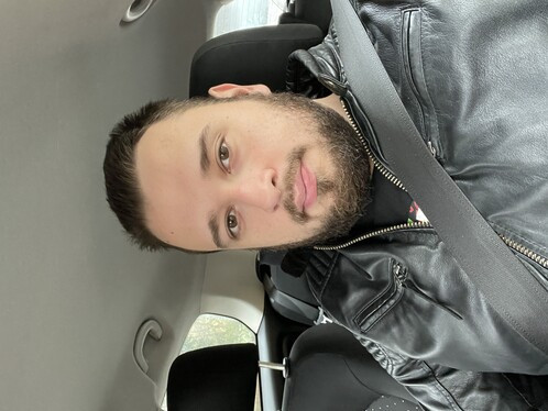 Egy sima szelfi és egy szelfiportré - mert ilyen is van, a hátlapival azonos funkcionalitás mellett