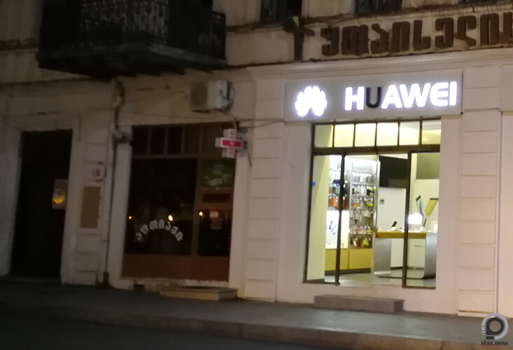 Eltűnik a Huawei-ből egy darab... (Huawei üzlet, Grúzia, Kutaisi)