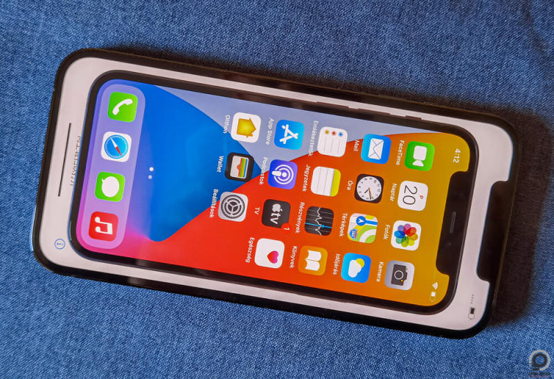 Simán elnyeli a Minit az iPhone 12 Pro Max