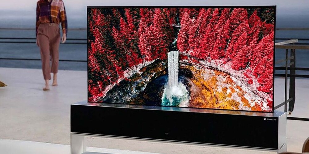 A képen az LG kínálatában már elérhető, feltekeredő OLED TV látható