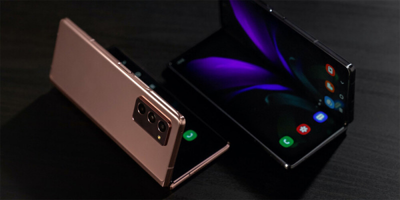 Eddig sem volt olcsó, de most még drágább lett a másik végletet képviselő Z Fold 2