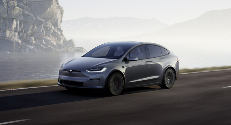 A Model X félprofilból