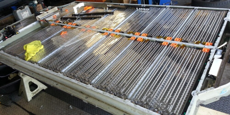 A 2016-os Model S akkumulátorpakkja, modulokba rendezve