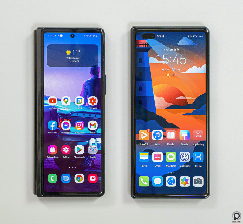 A Galaxy Z Fold2 a Mate X2 társaságában