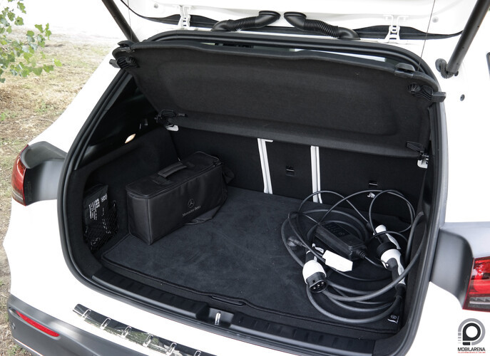 Ez a csomagtartó nem nagy, főleg az autó külső méreteihez képest