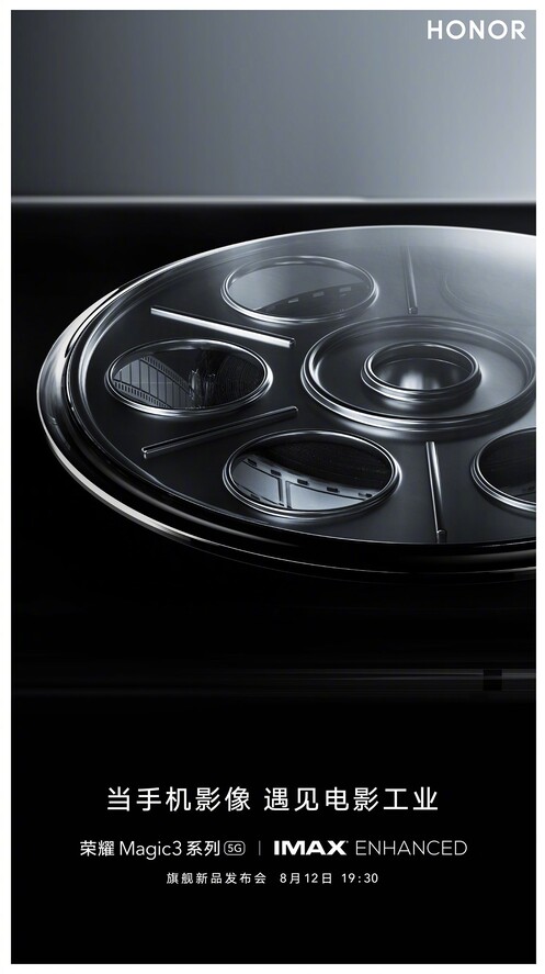 A Honor posztere az IMAX Enhanced minősítést megerősítve, illetve a Magix 3 tárcsás hátlapi kamerarendszere
