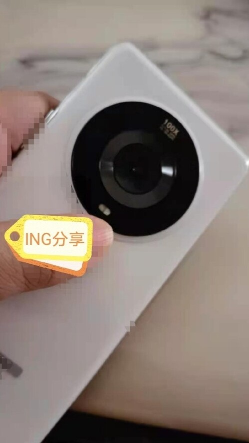 A Honor posztere az IMAX Enhanced minősítést megerősítve, illetve a Magix 3 tárcsás hátlapi kamerarendszere