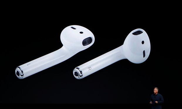 Az első AirPods bemutatója a jack-mentes iPhone 7-ekkel volt egyszerre, 2016 szeptemberben