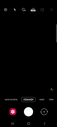 Bal oldalon Android 11 és One UI 3.1, jobb oldalon Android 12 és One UI 4.0